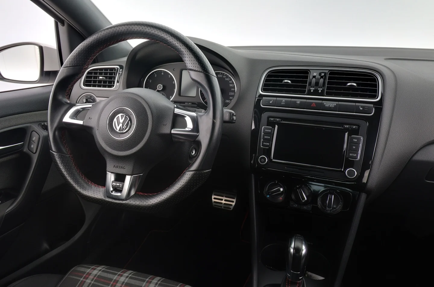 Car Image - 1INloYbLHl3CBi4khHE8AN