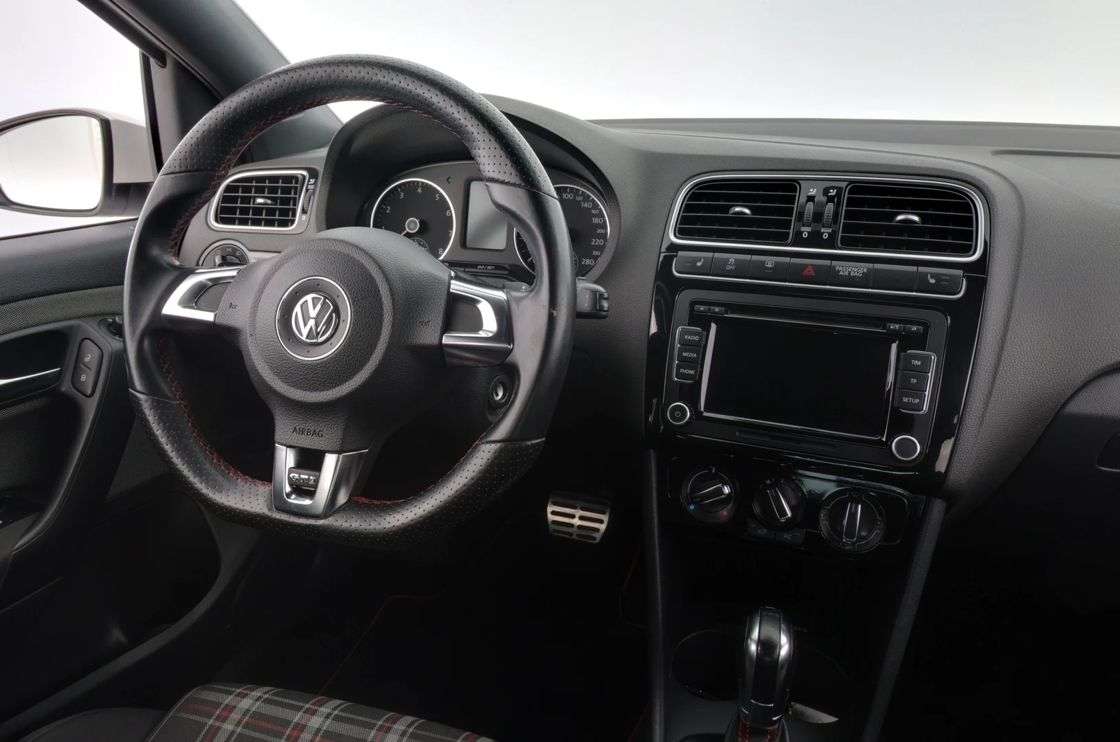 Car Image - 1INloYbLHl3CBi4khHE8AN