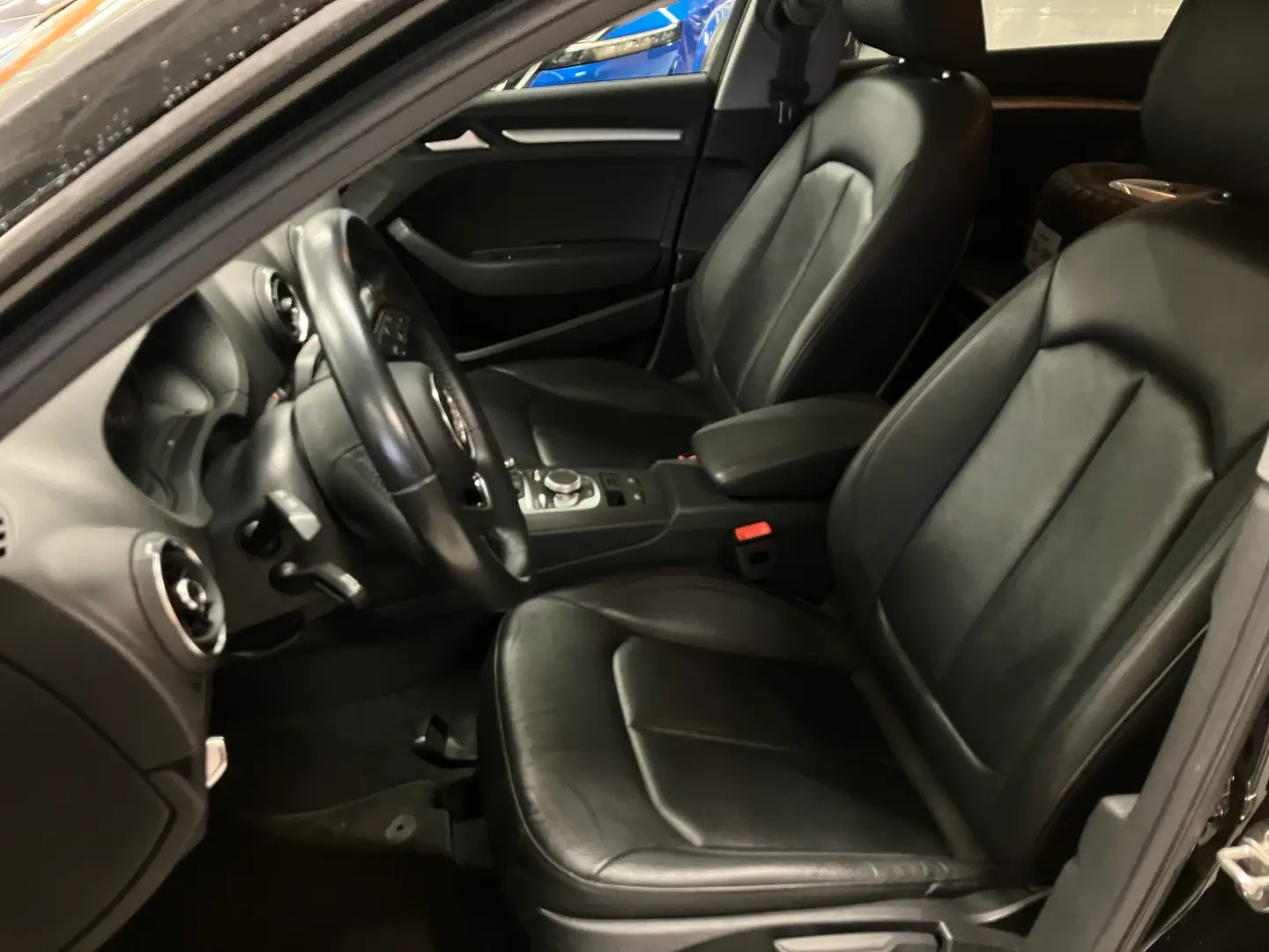 Car Image - 5ol048nfu8iIsw3NGYTTuf