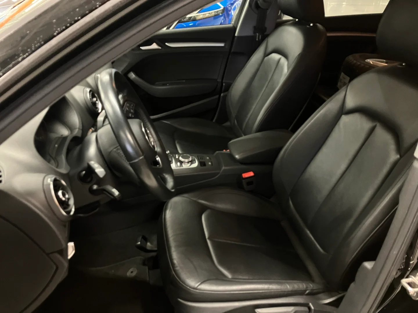 Car Image - 5ol048nfu8iIsw3NGYTTuf