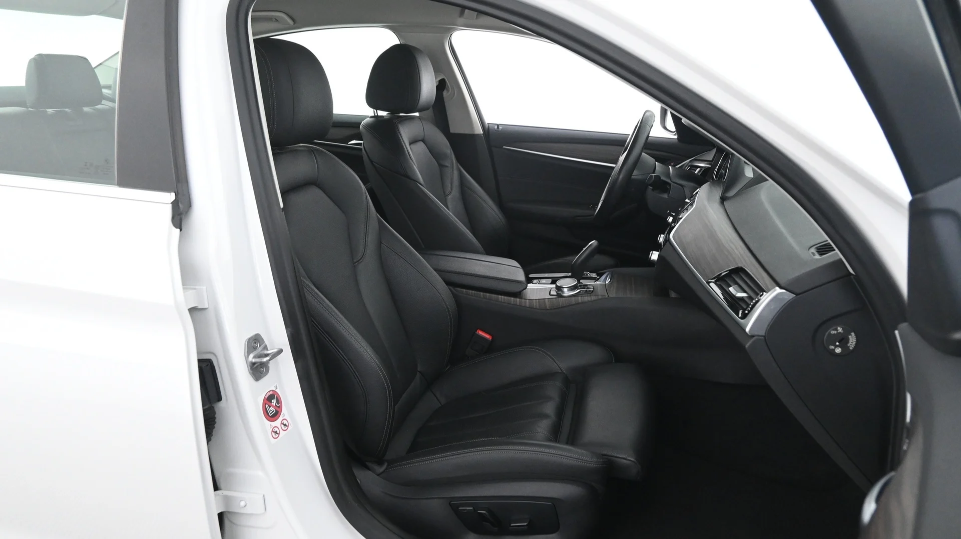 Car Image - 1APMFPkNTcxT2FmUV0gibf