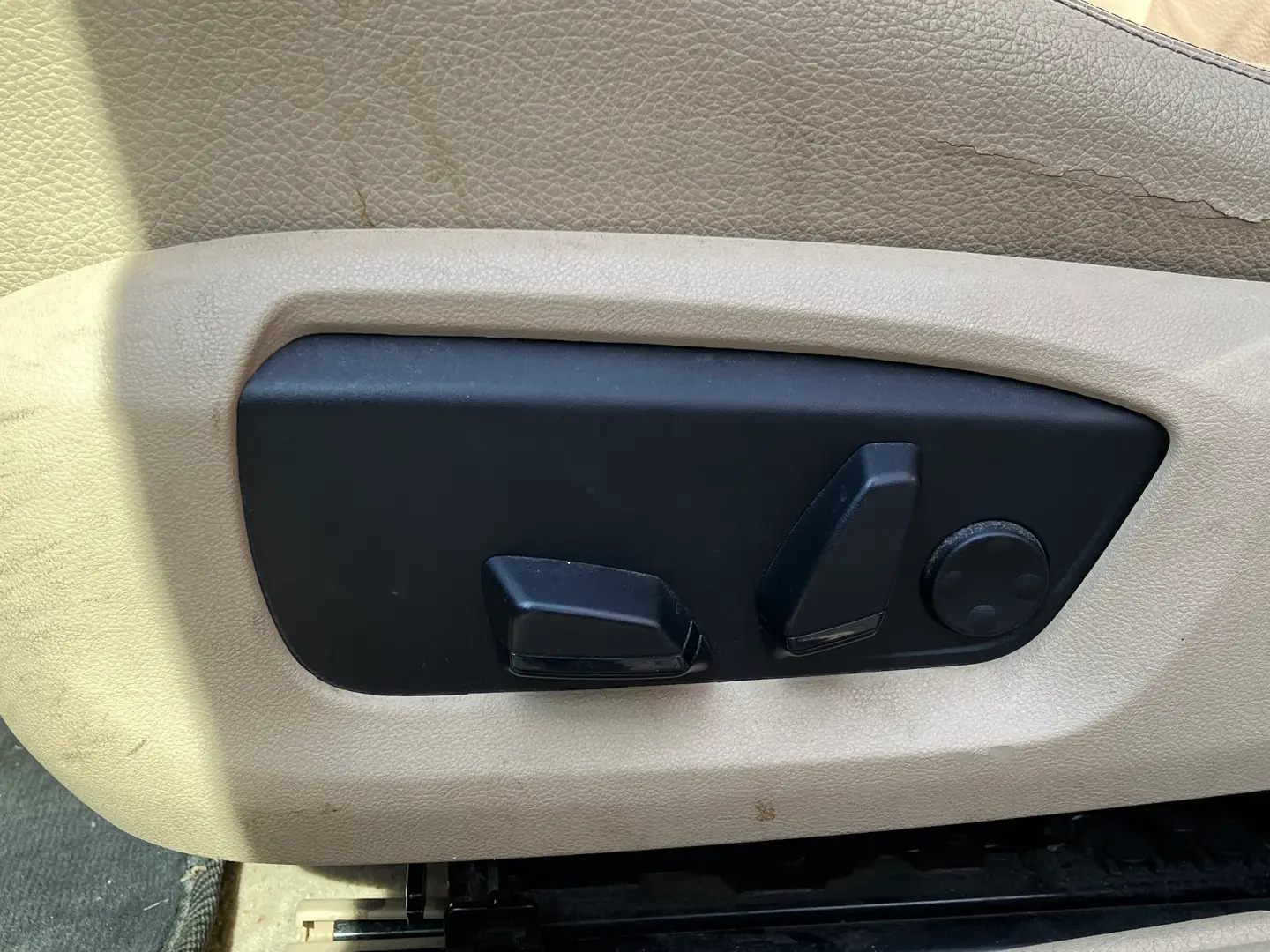 Car Image - 70LjMpN4y0gA21mn4XWzKg