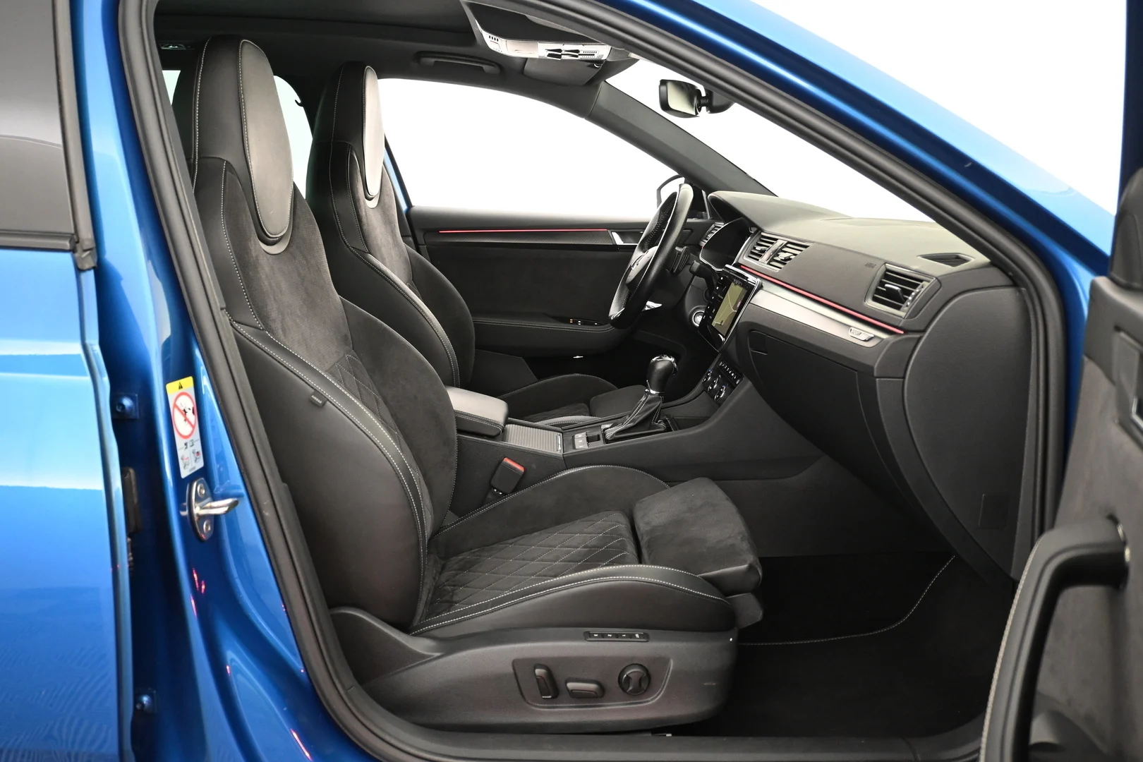 Car Image - 2SWNjKUkrSPWZoLmkWq3ke