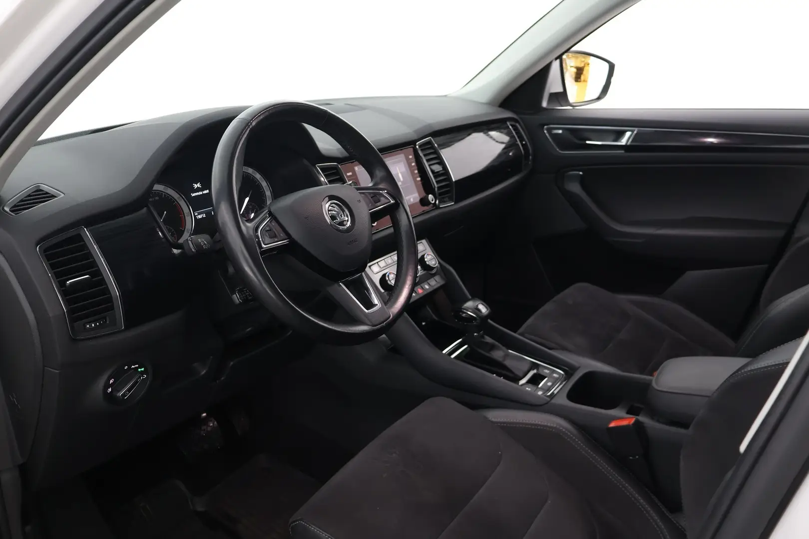 Car Image - 2b6kBY70QkFXrlary0dVQG