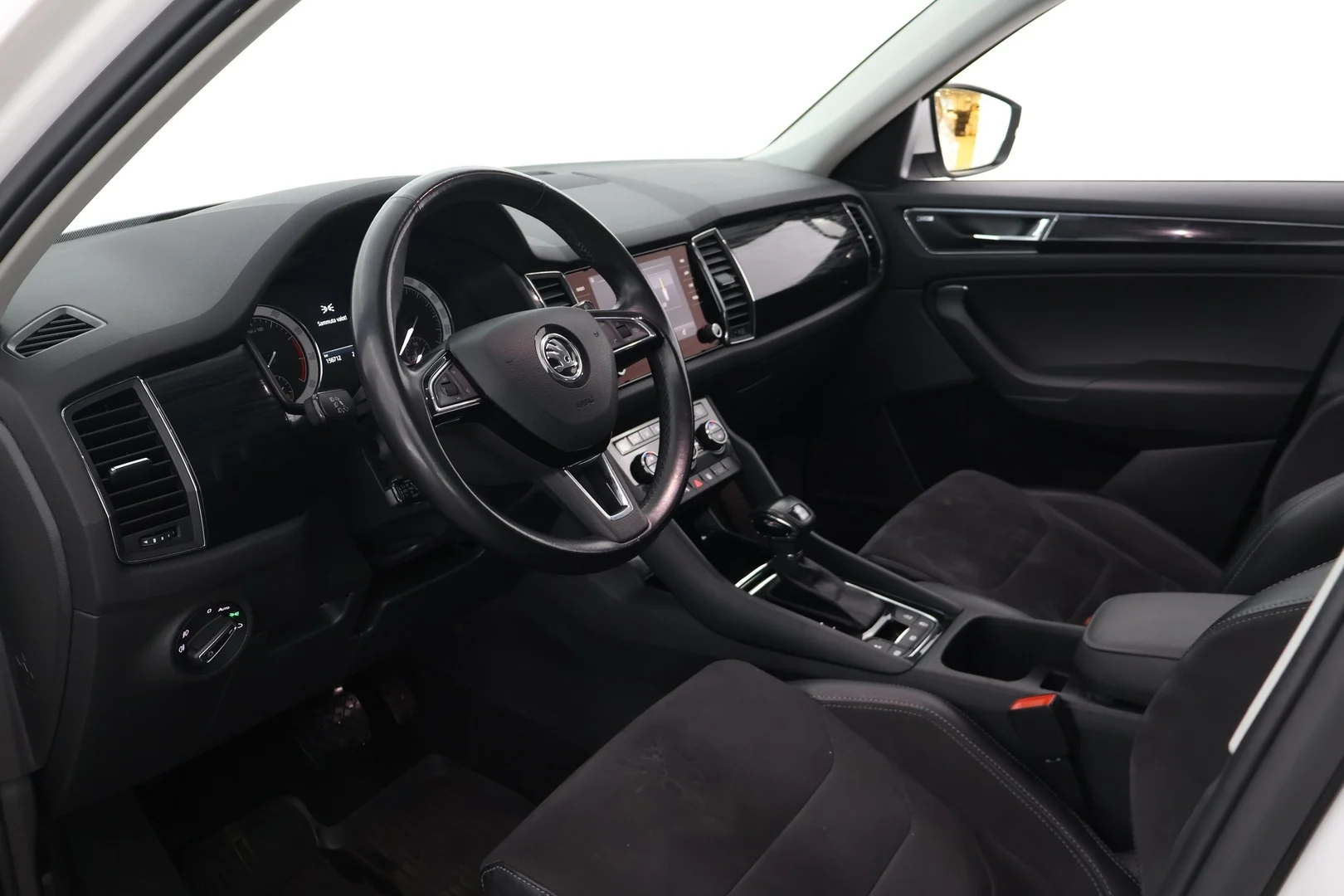 Car Image - 2b6kBY70QkFXrlary0dVQG