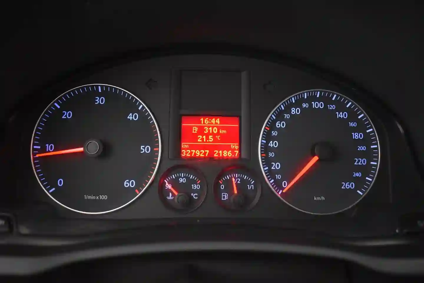 Car Image - 4AMNlYKVuVzvy24YqWlzeW