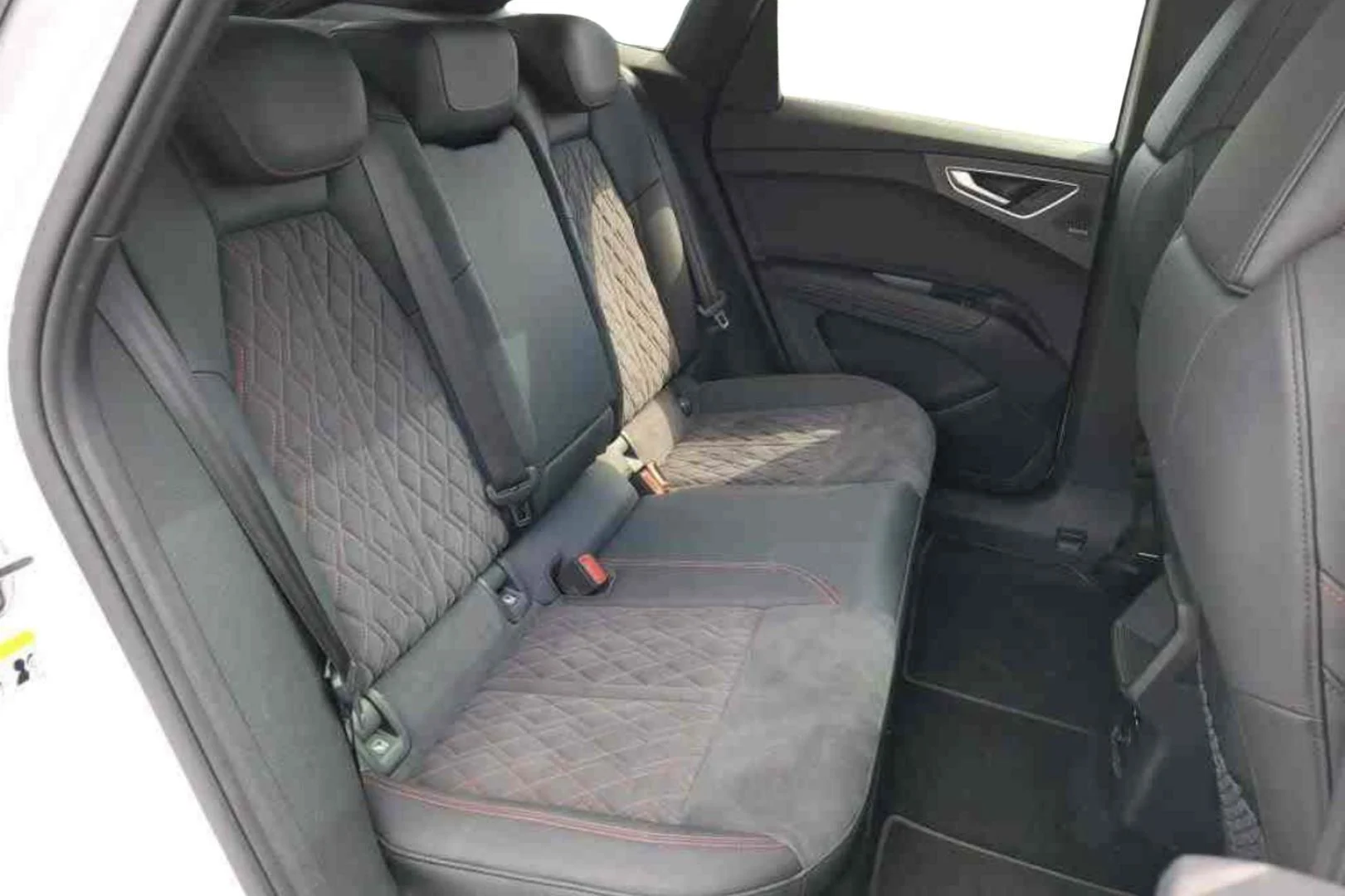 Car Image - 1rC8V9f4EHrQ8F2CJXqNwc