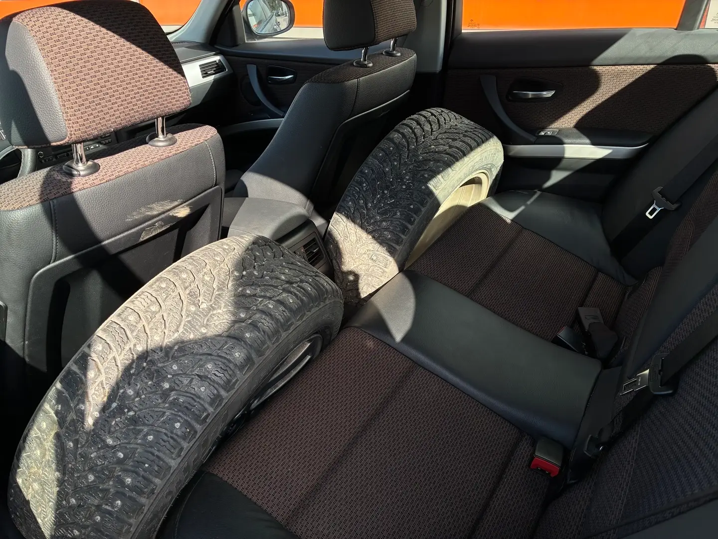Car Image - 14RqUd3JJGyKiU7n9ujXxF