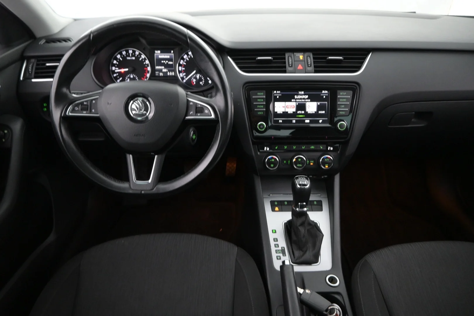 Car Image - 72SFiUHqw3k0LLy9IqUhzn