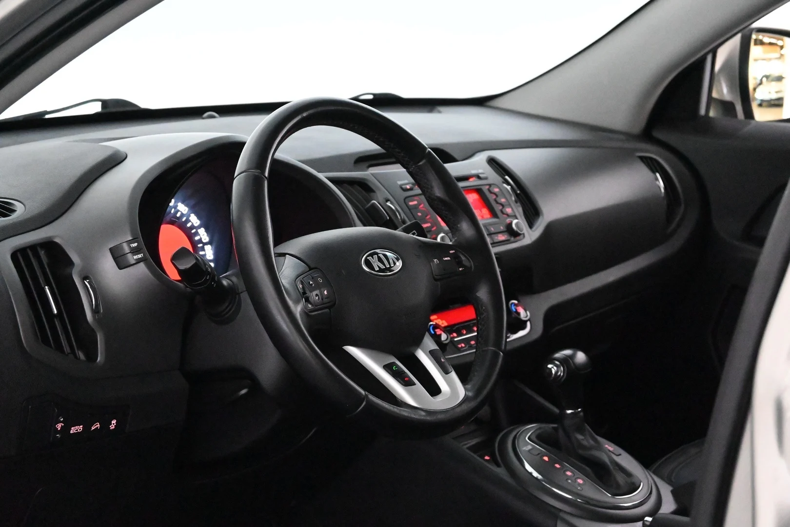 Car Image - 2jwKutIC8B6OLxrLoG0APF