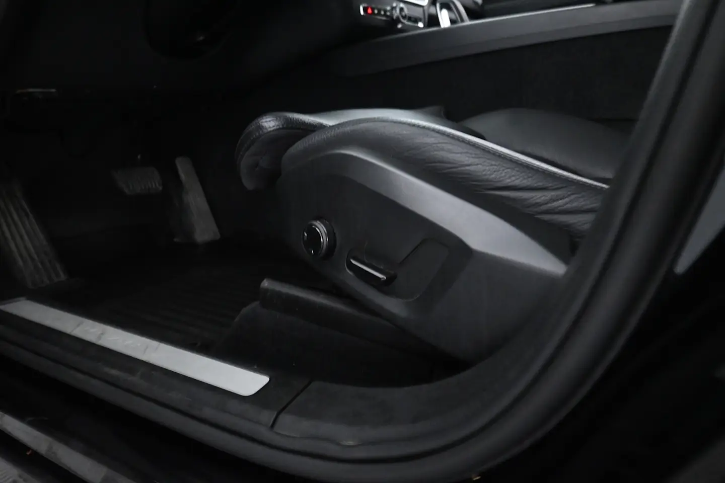 Car Image - 6WPo8wtjN9d2AjtzPdDnZd