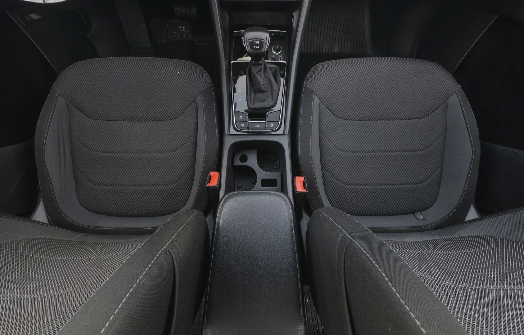 Car Image - 33GsZm2gpidWajplDPzfRv