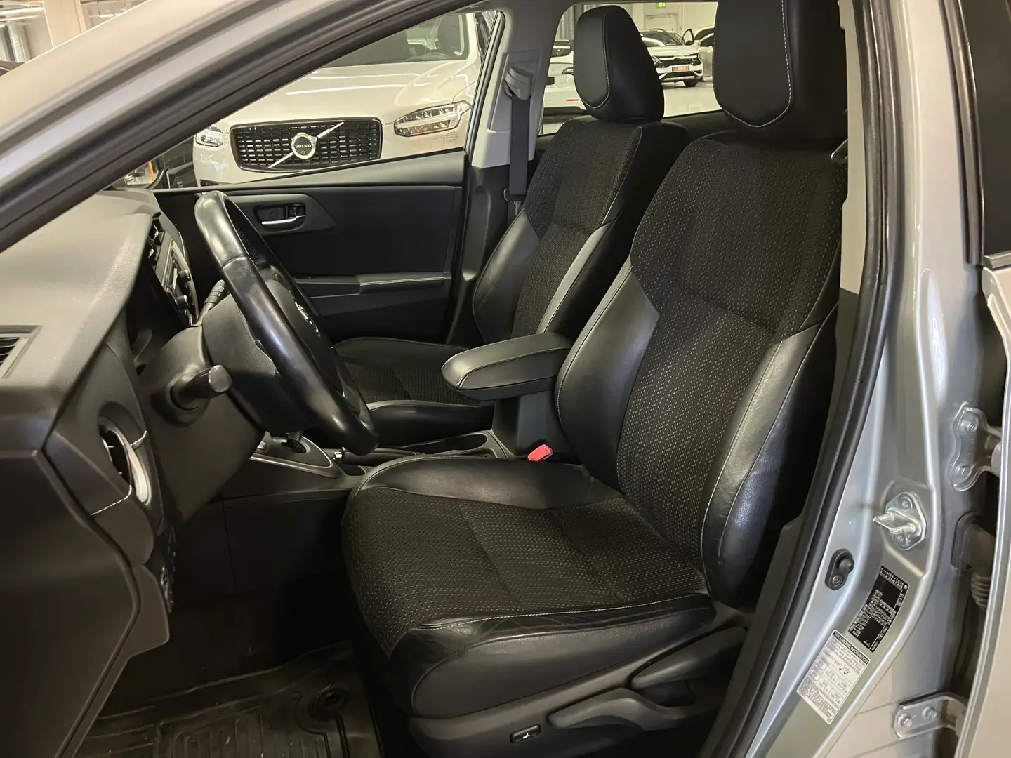 Car Image - 27k5CbjvvFOzCiZisNXw7O