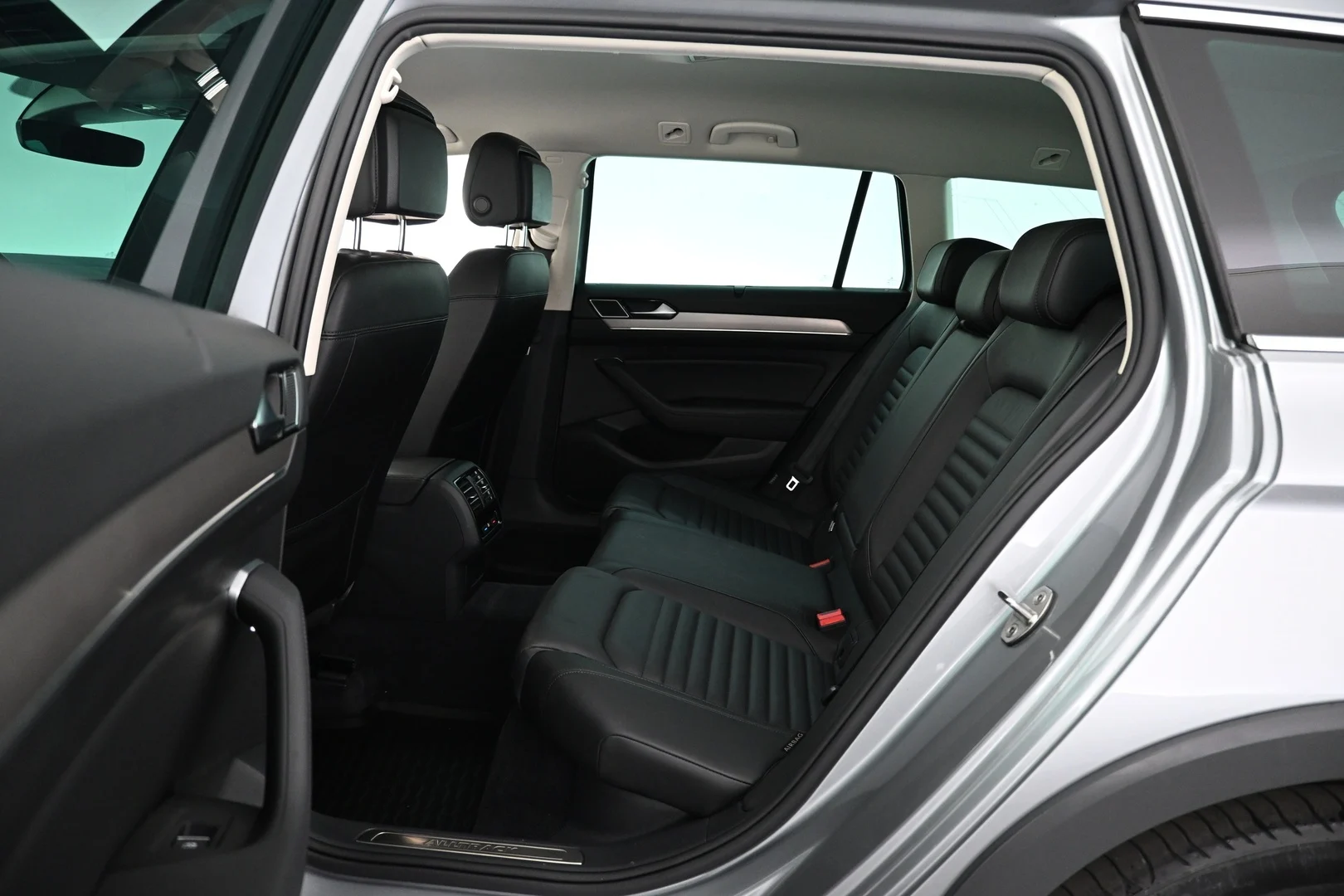Car Image - 4MZi0NE4h3KdCmNKRxlbQt