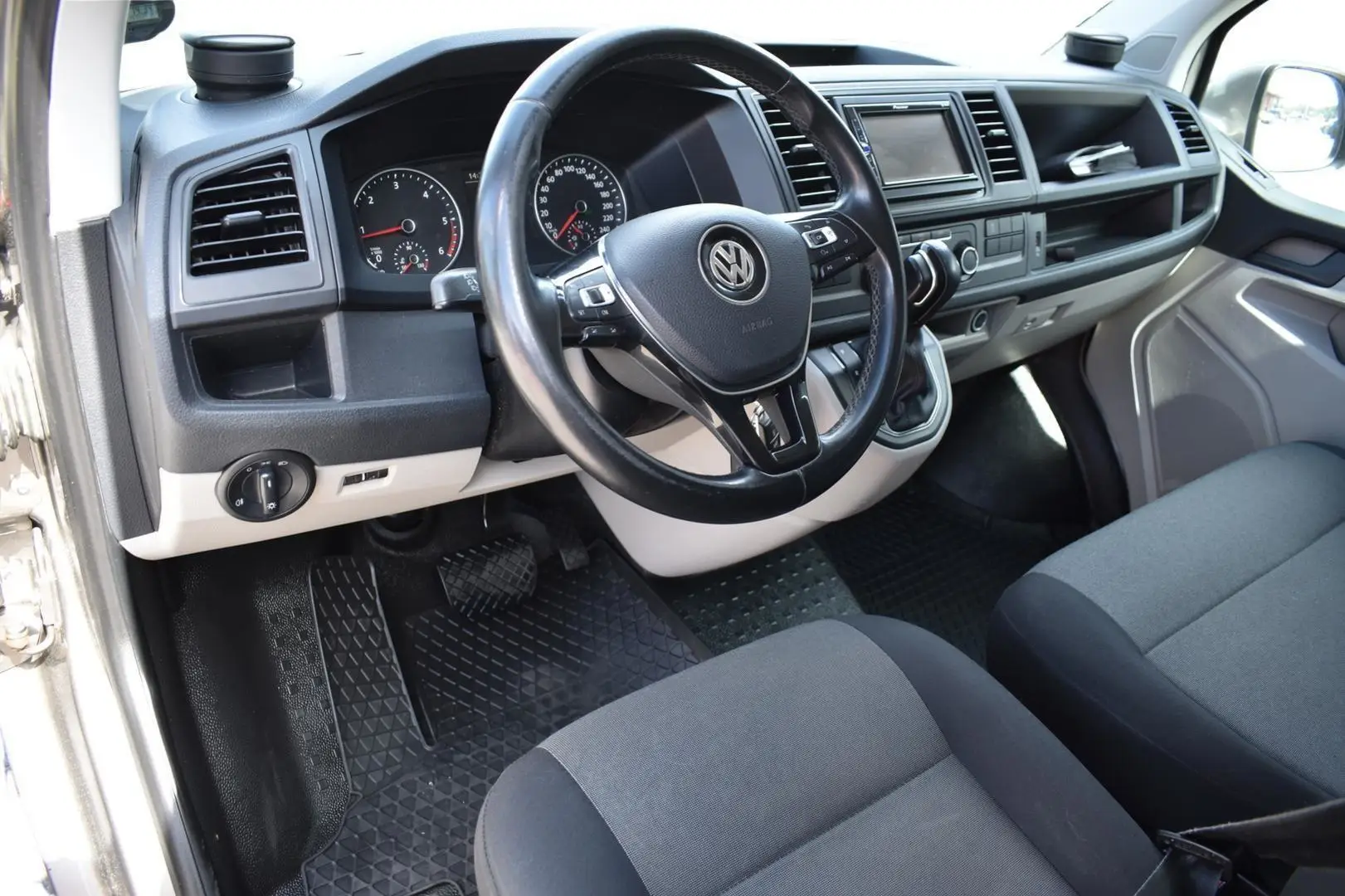 Car Image - 2NYKtJ78APxa5eJr89sRX2