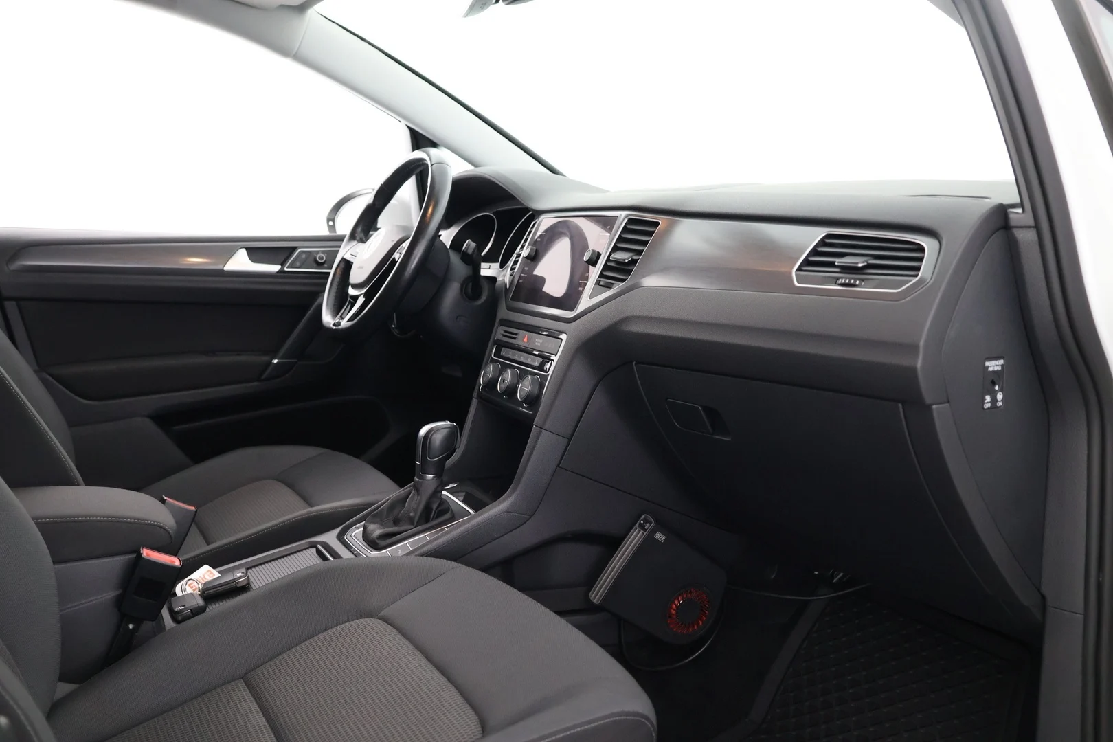 Car Image - 2VXFXxRnXcPXoKBd0HSHp1