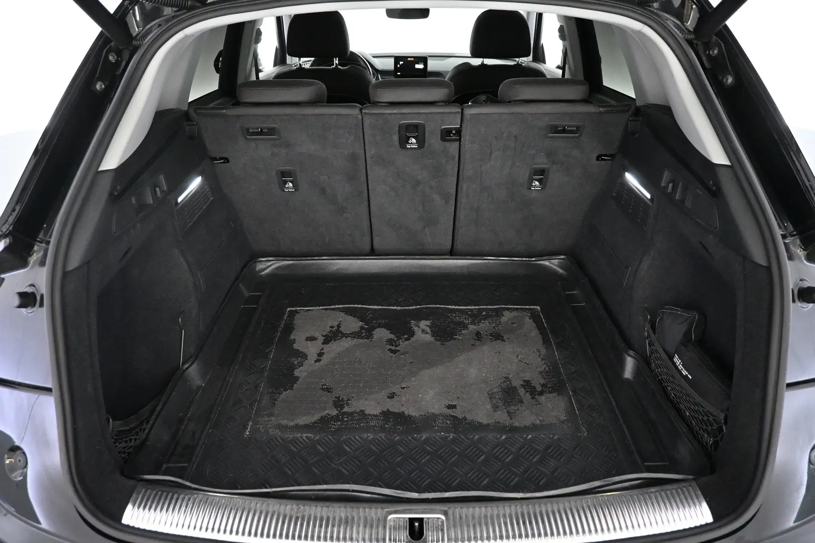 Car Image - 5XfgLplBDvUcwVub8q5bJD