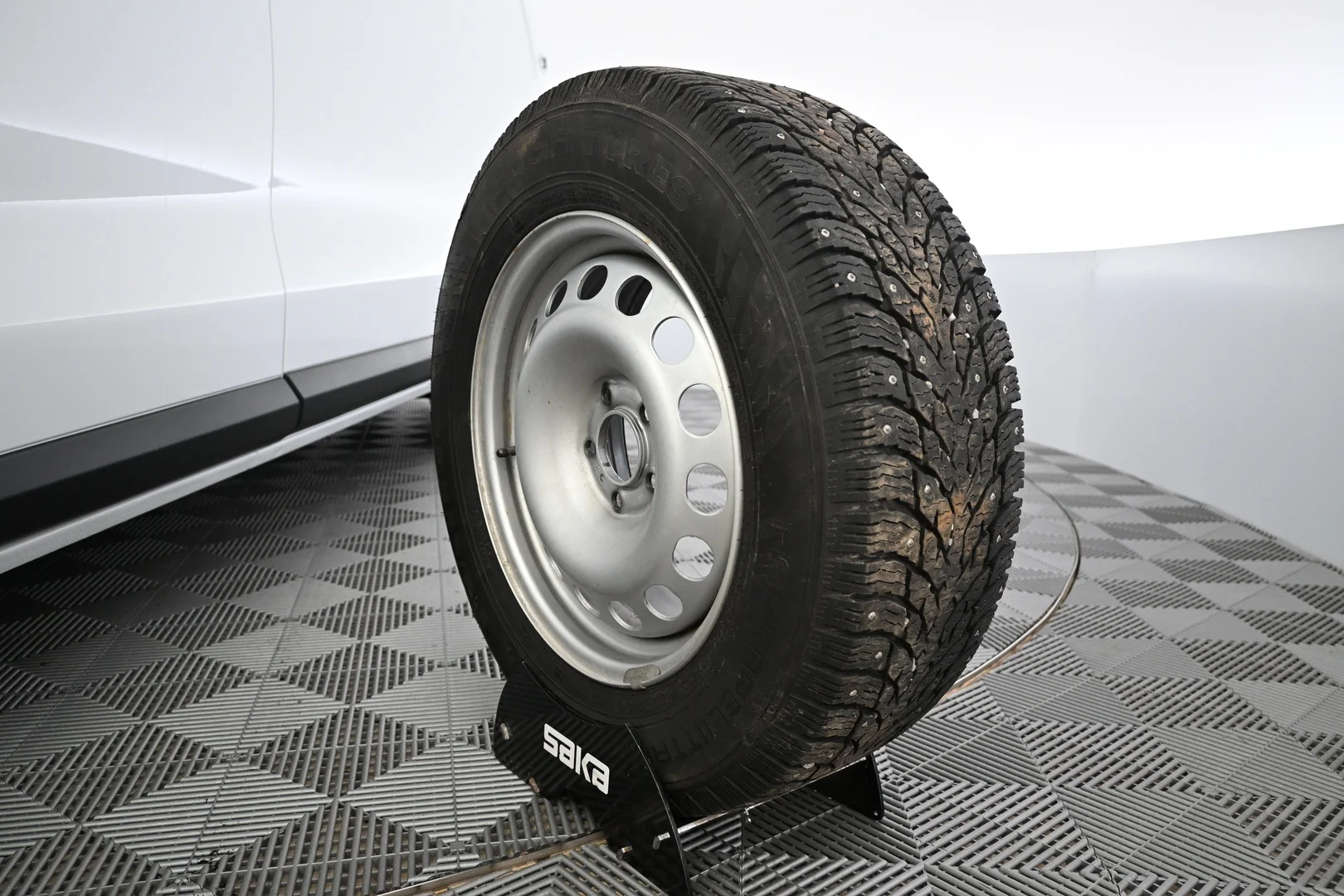 Car Image - 6x8Dh9a58tMlGGCjGAJT14