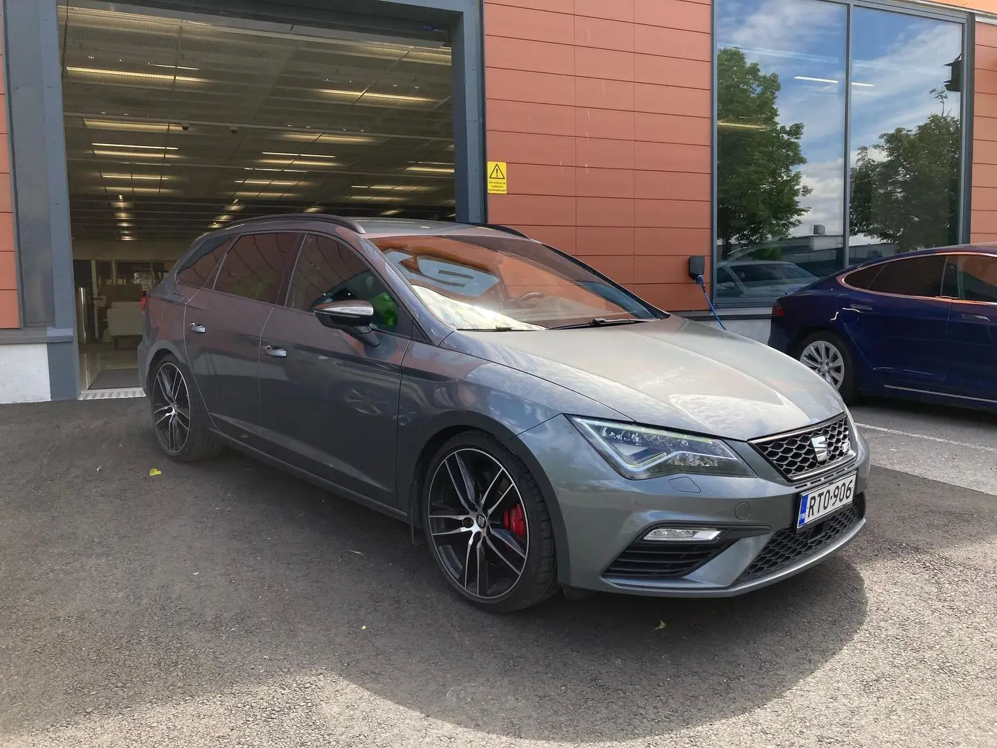 Car Image - 1A2q8cknooMr80zCco6LX3
