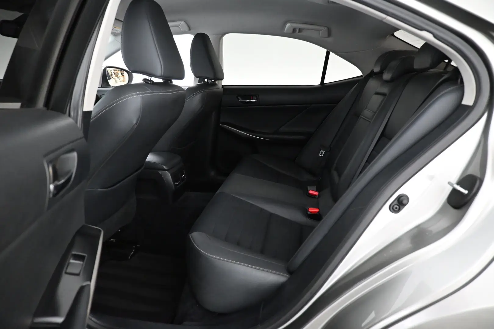 Car Image - 4lfQB3mO3gS1PAb1aFEYYR