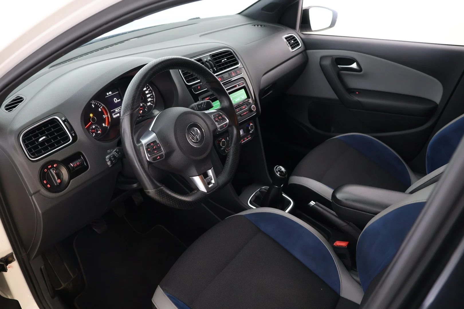 Car Image - 7DmUccrRgoLY32uGaYodFj