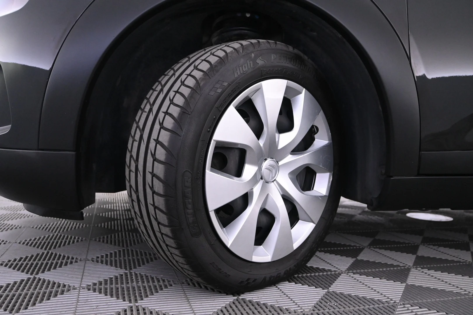 Car Image - 4yQmHNicSnajcJHdQ1P5mT