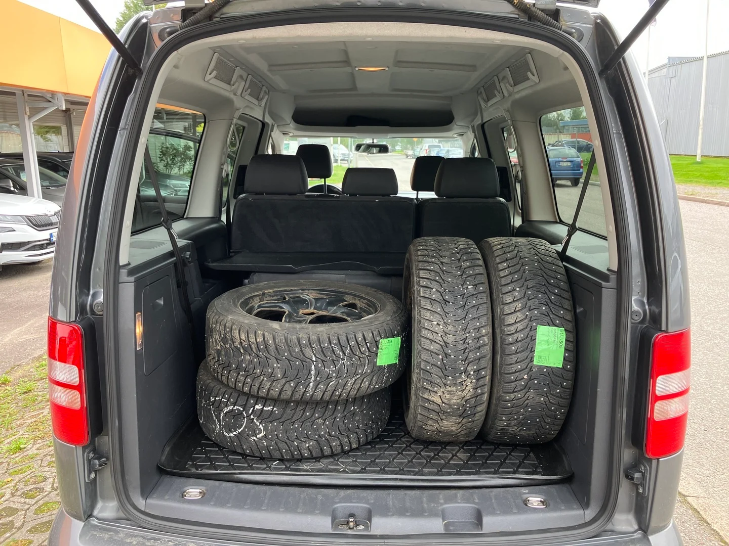 Car Image - 2rgrCGjILkFATe0fjZKtJn
