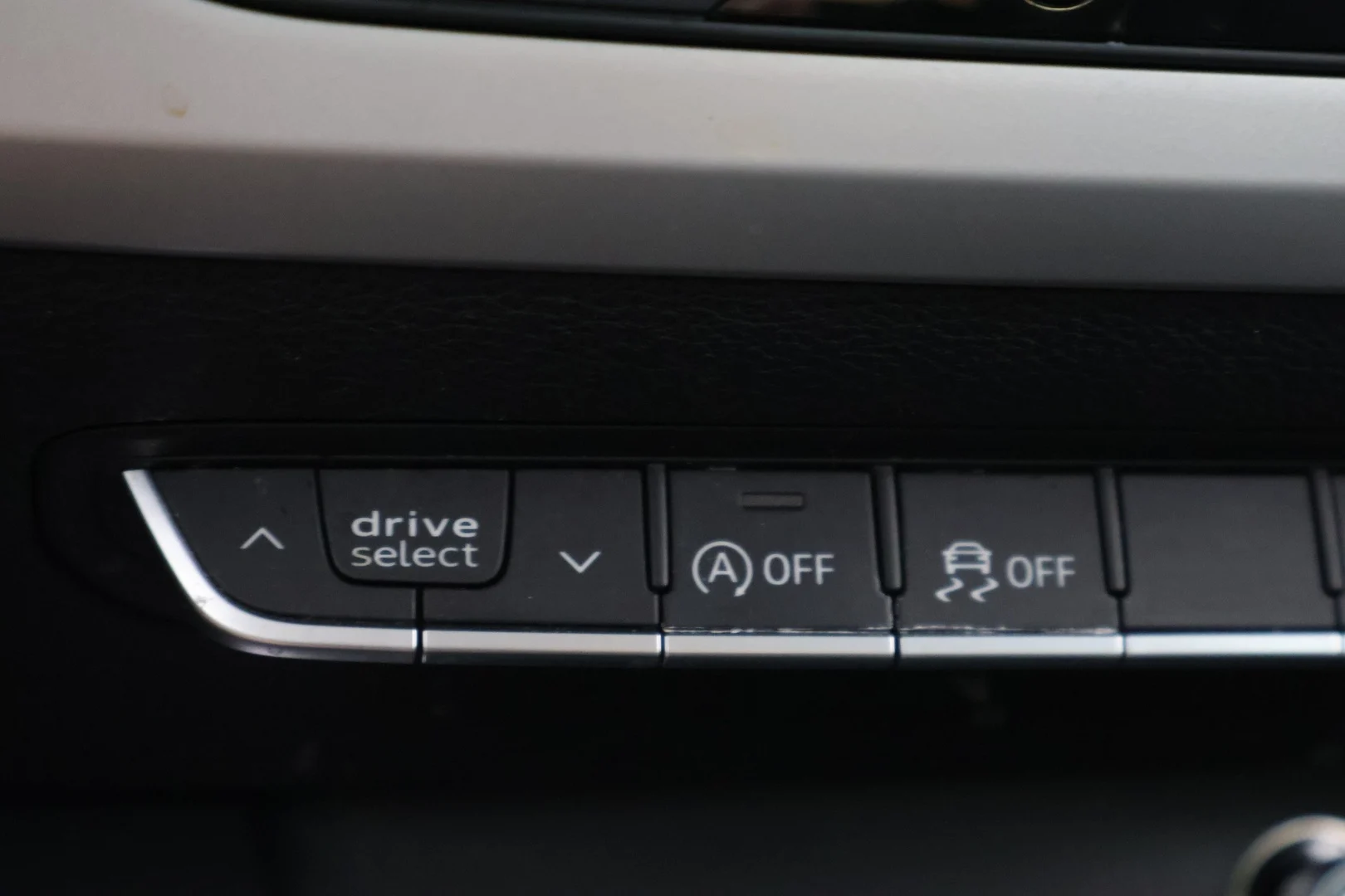 Car Image - AMRO3LDriiJpxgAlJ9ZHt