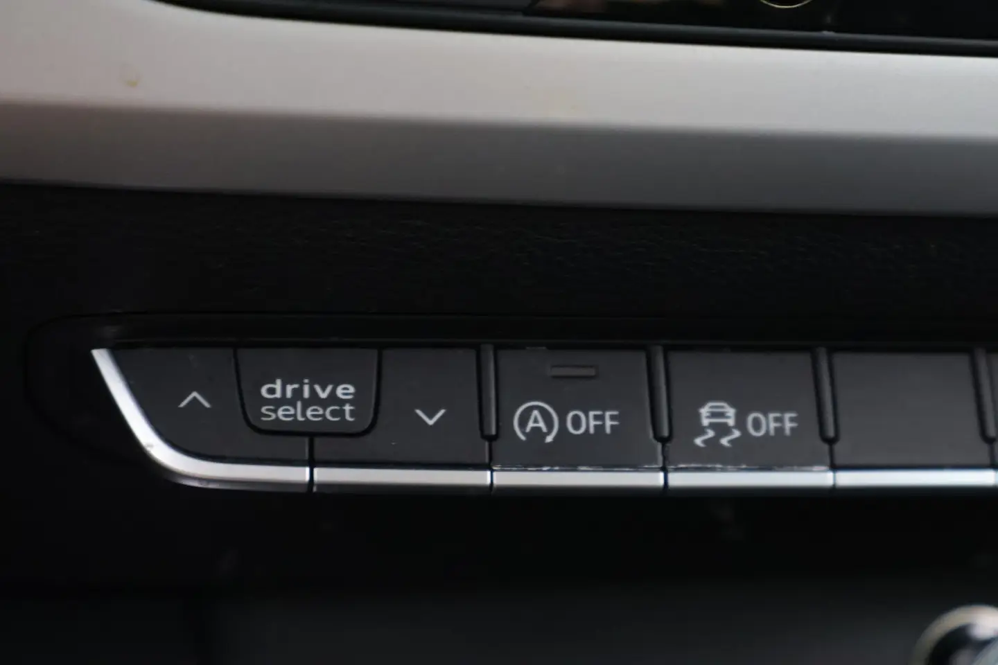 Car Image - AMRO3LDriiJpxgAlJ9ZHt