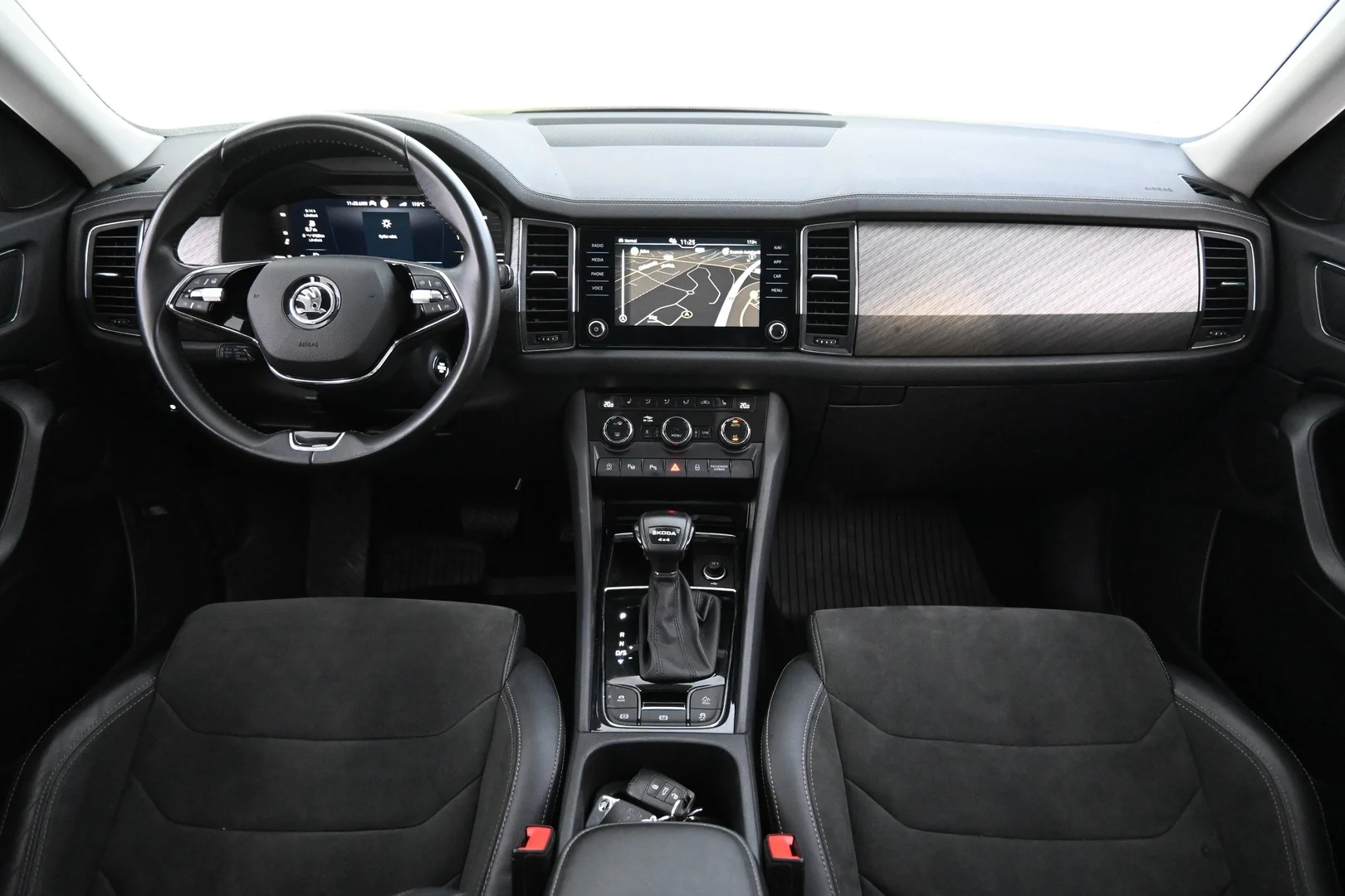 Car Image - 1DeC7EYuHEr5F3l9x06Oos