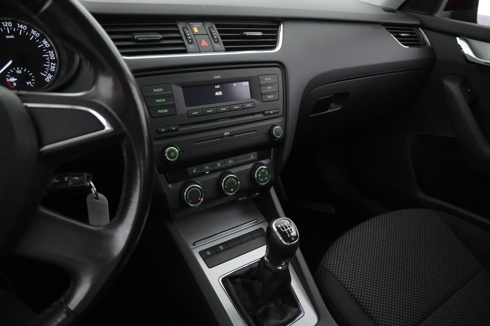 Car Image - 3pB152dZ9HEXegbXaX8Q10