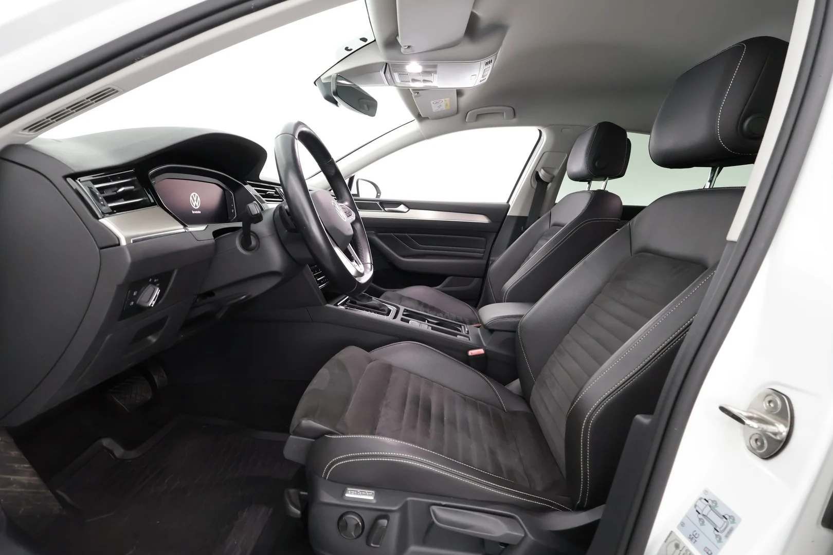 Car Image - dbpsPVn8iqfP5SgteeVfh