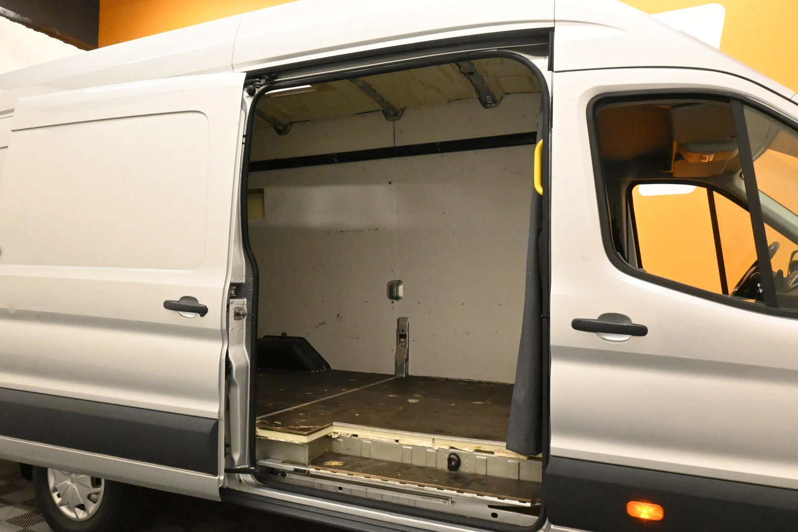 Car Image - 77QLFQHSzCLtYfLRVBPlaP