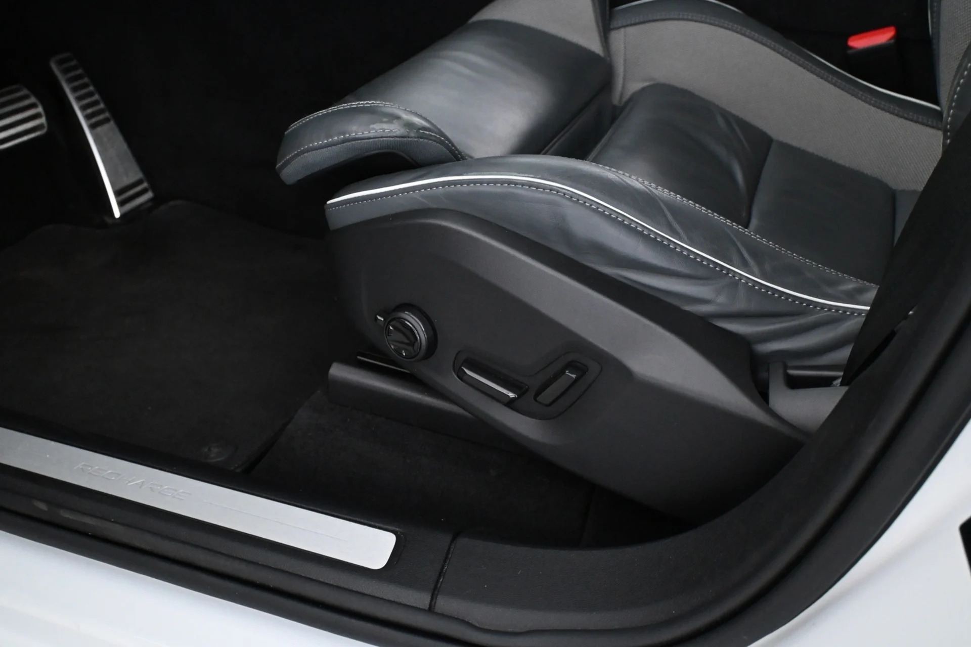 Car Image - 4LNRrA6vgtepW90o9H7vlx