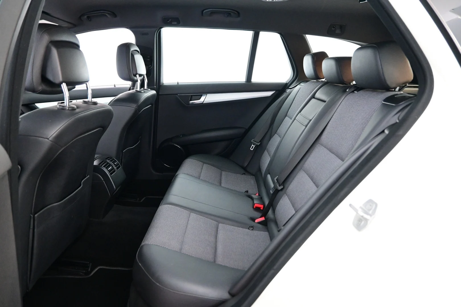 Car Image - 1xL7om33UZkhGvR2Ei6fII