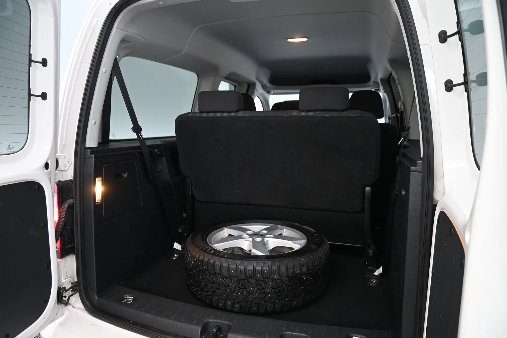 Car Image - 5P7IqyeVb5yBT8IccHFegG