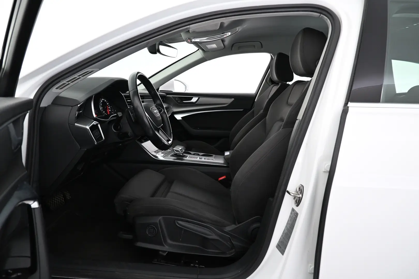 Car Image - 2r57qXFoYyWgg0YBD5Njco