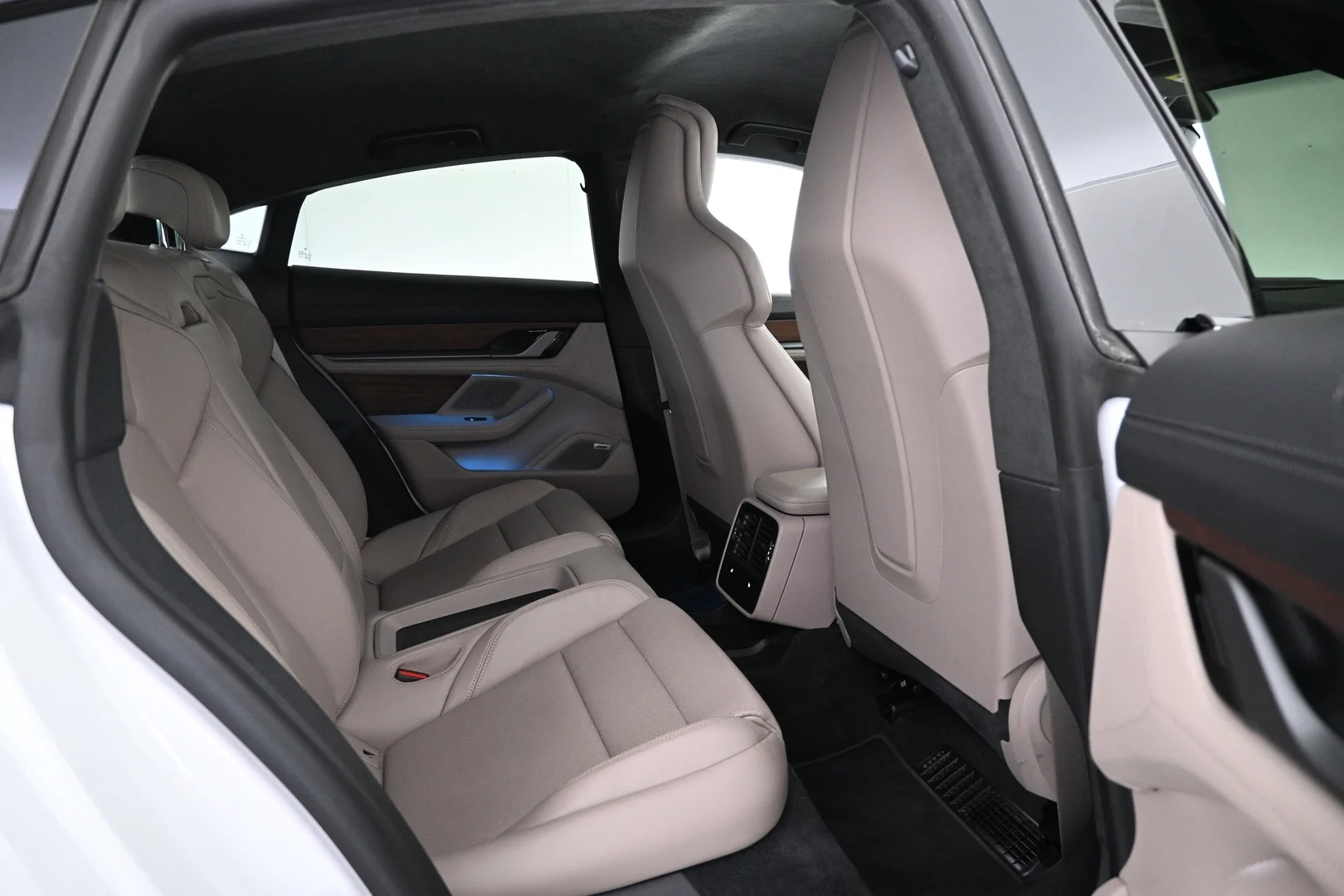 Car Image - 6KqlL8gfHCh9YibXSw3ILQ