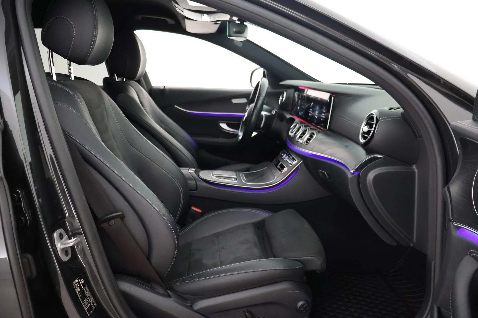 Car Image - 2gRDuRbbyuj6ye9azaan6s
