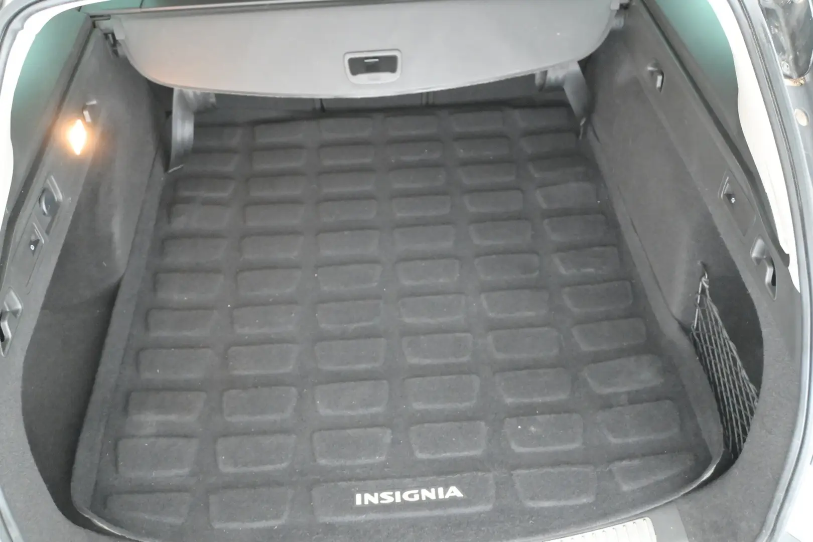 Car Image - 307thW2deAAYzTdgr2ENDo