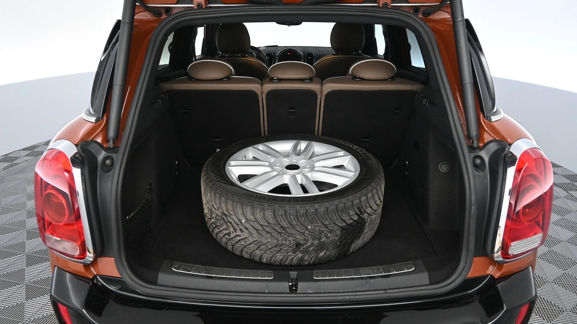 Car Image - 6QMWjWuo4ZqsJV5SzgEY9G