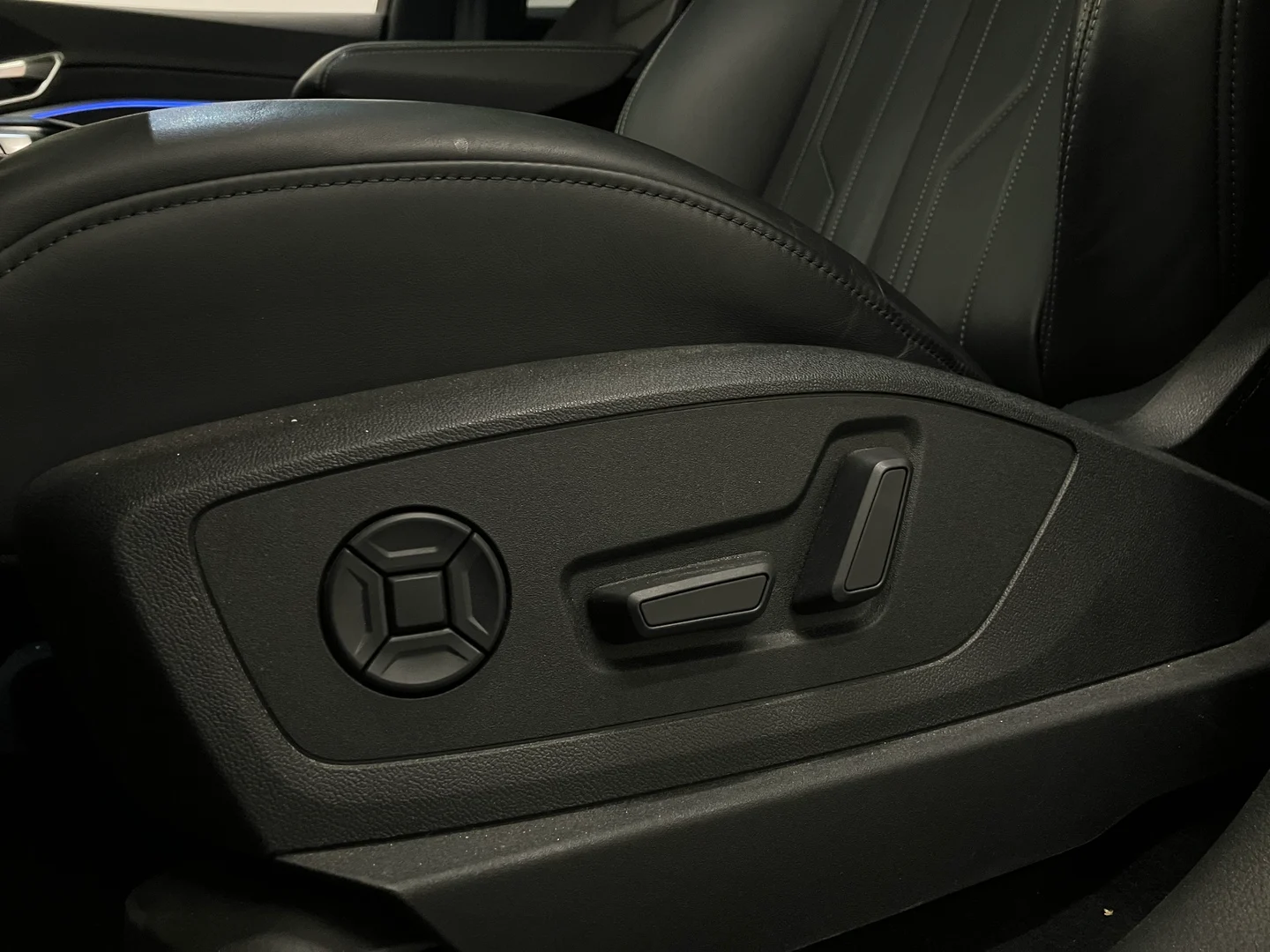 Car Image - 6tw7dnb4rYJiZSke55RCcV
