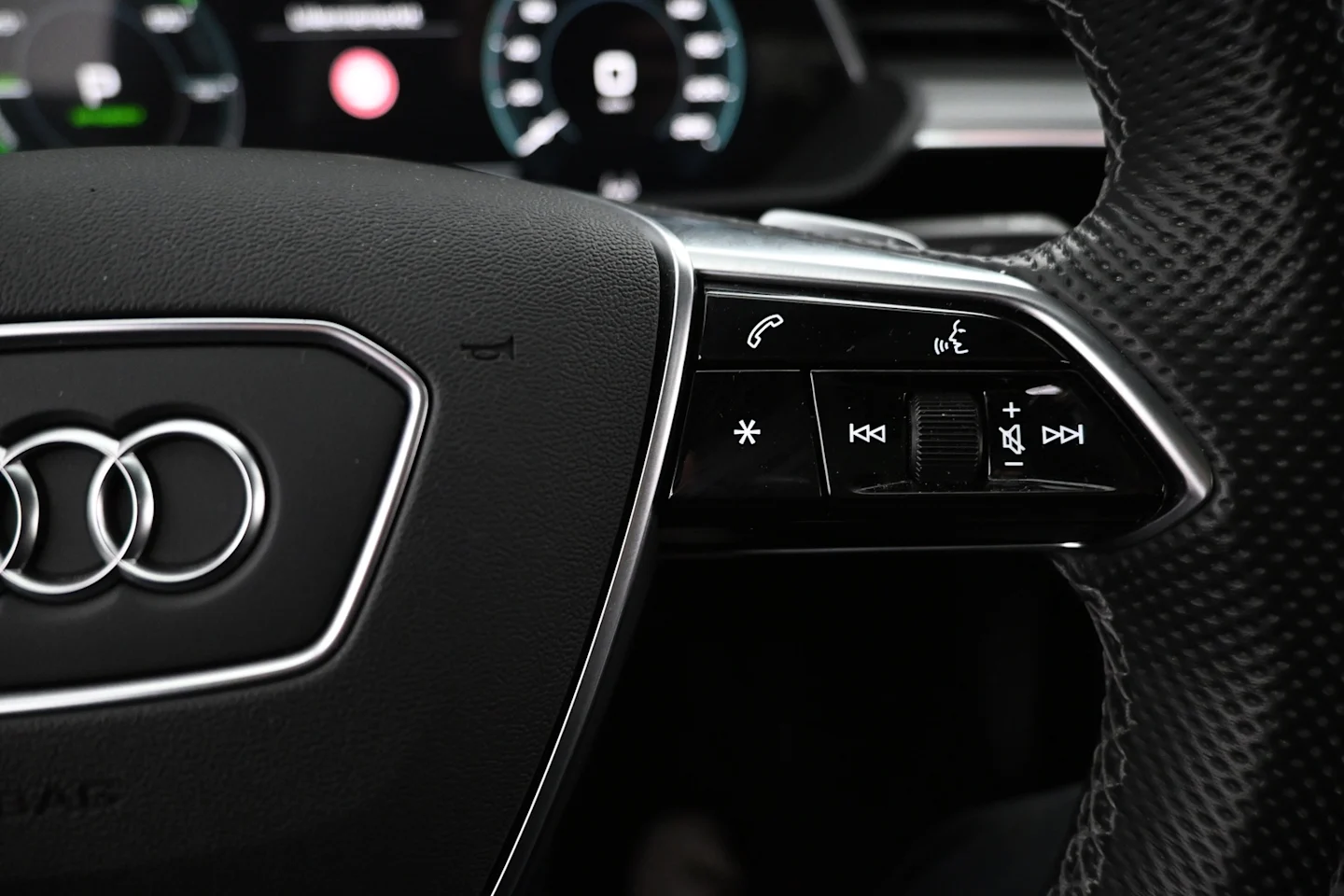 Car Image - 1GyNuTq3Dzl5utxZIqqOyl