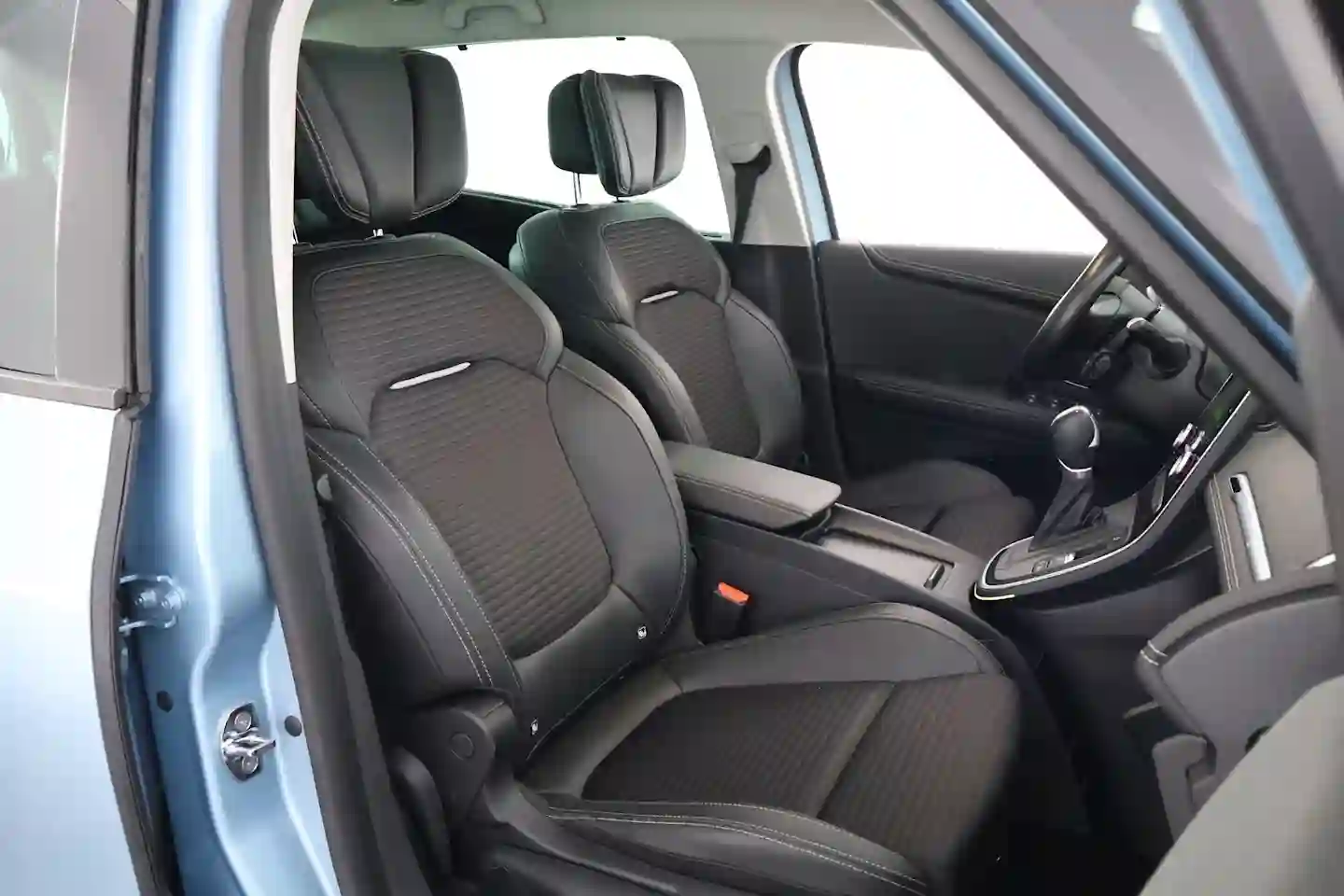 Car Image - FkRnbxb06chVx4R8wmGJx