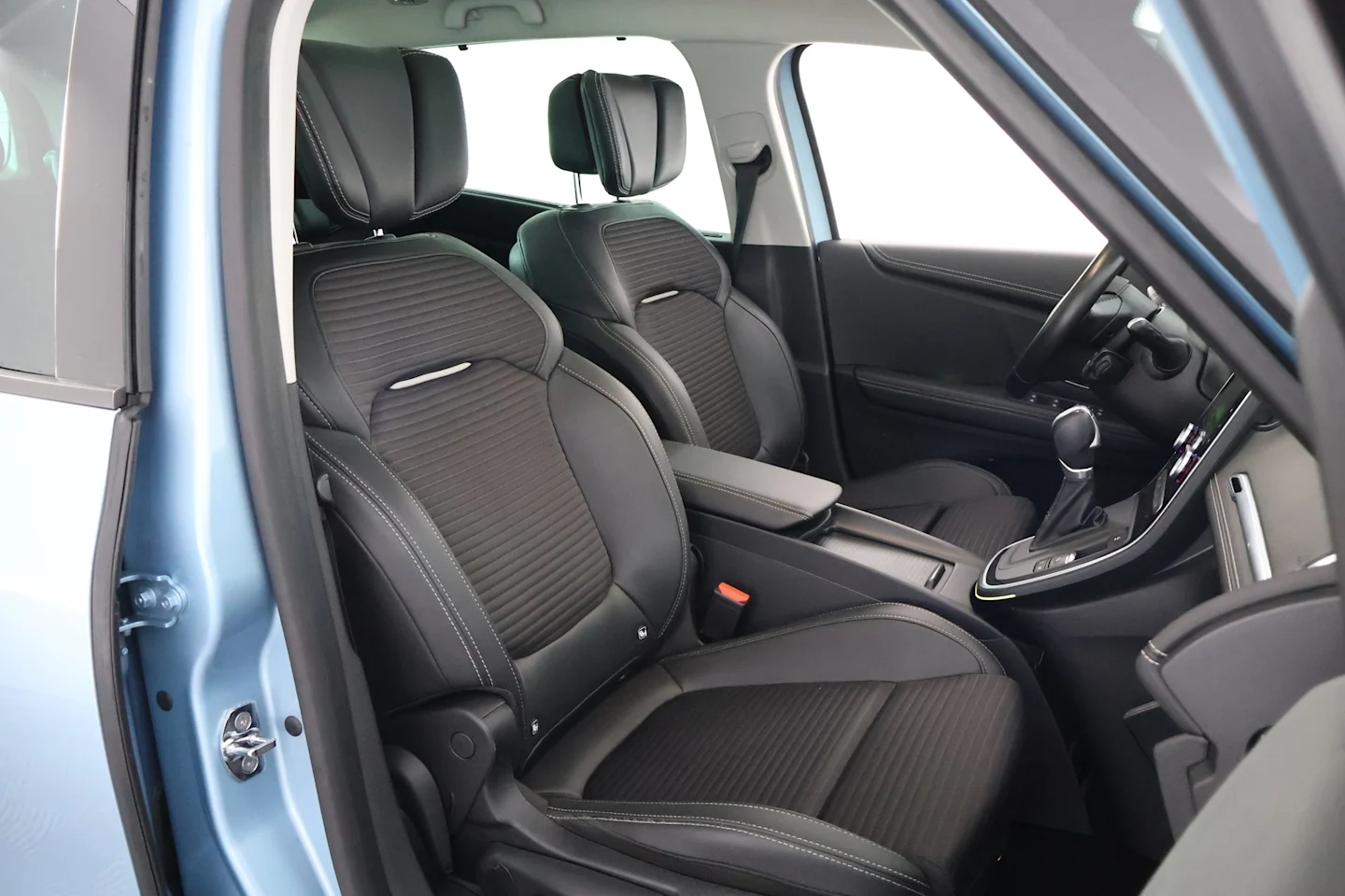 Car Image - FkRnbxb06chVx4R8wmGJx