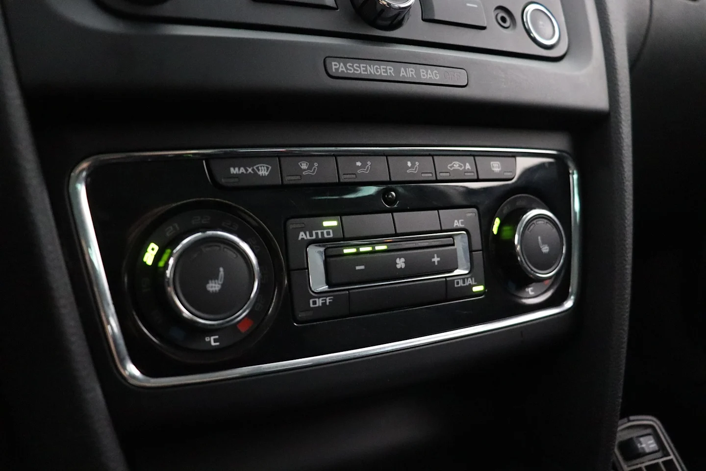 Car Image - 3th09IPSoHXlxBuwXi34r9