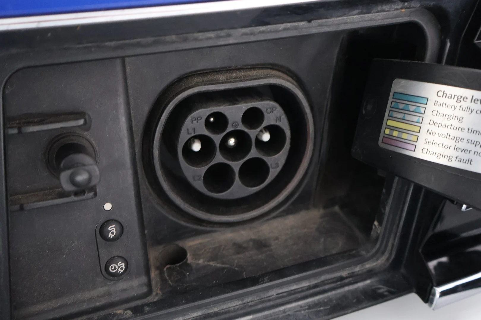 Car Image - 6xsahZHEvPhACempvk6eqf