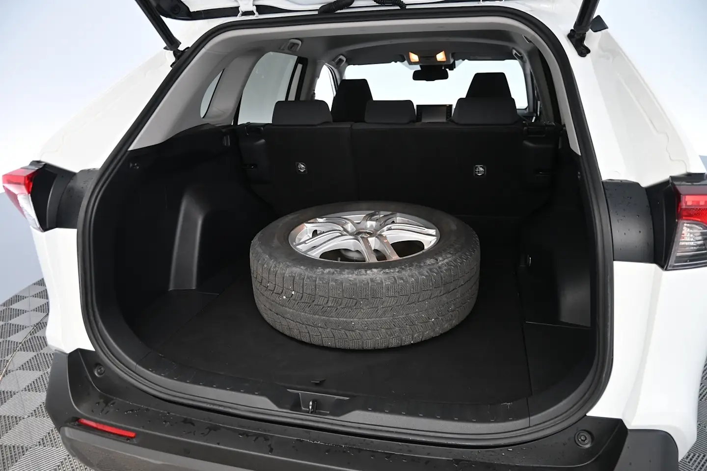 Car Image - 1FKdDGTMS8N8NKpUclh4Hb