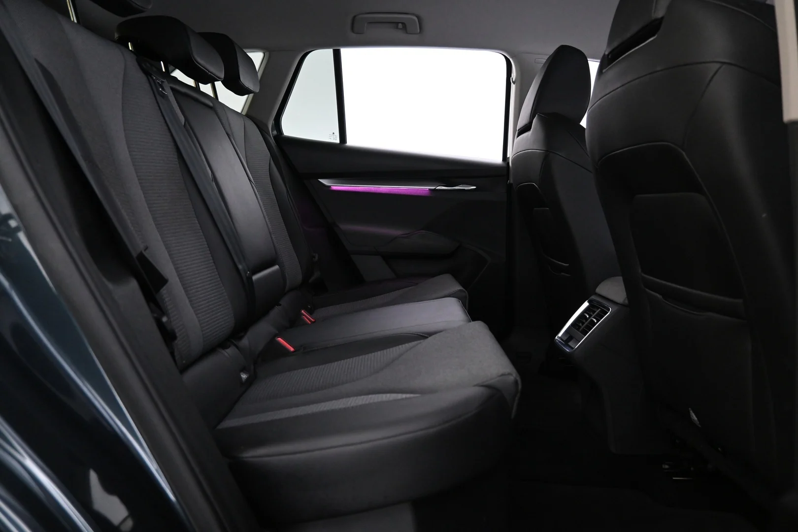 Car Image - 7xhsUfXw1U3fRQwVtC6mBv