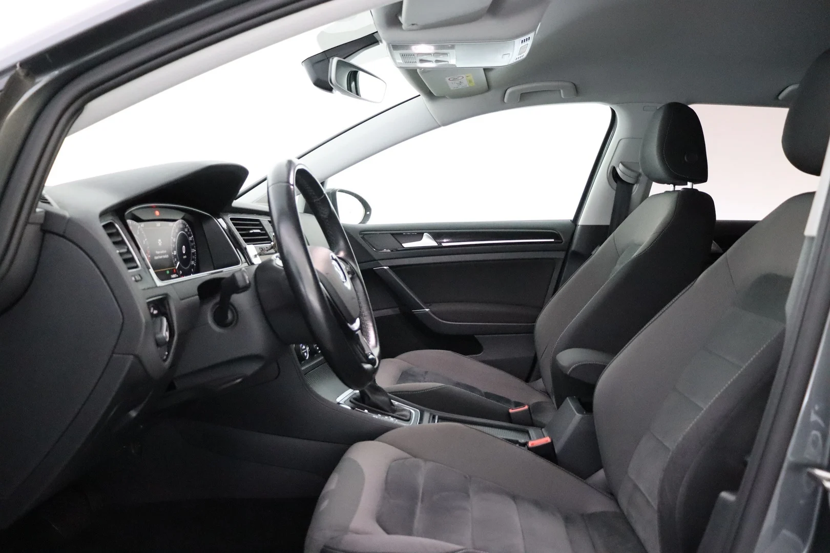 Car Image - 4Zd6EzFBJzAWwaq89VibQI